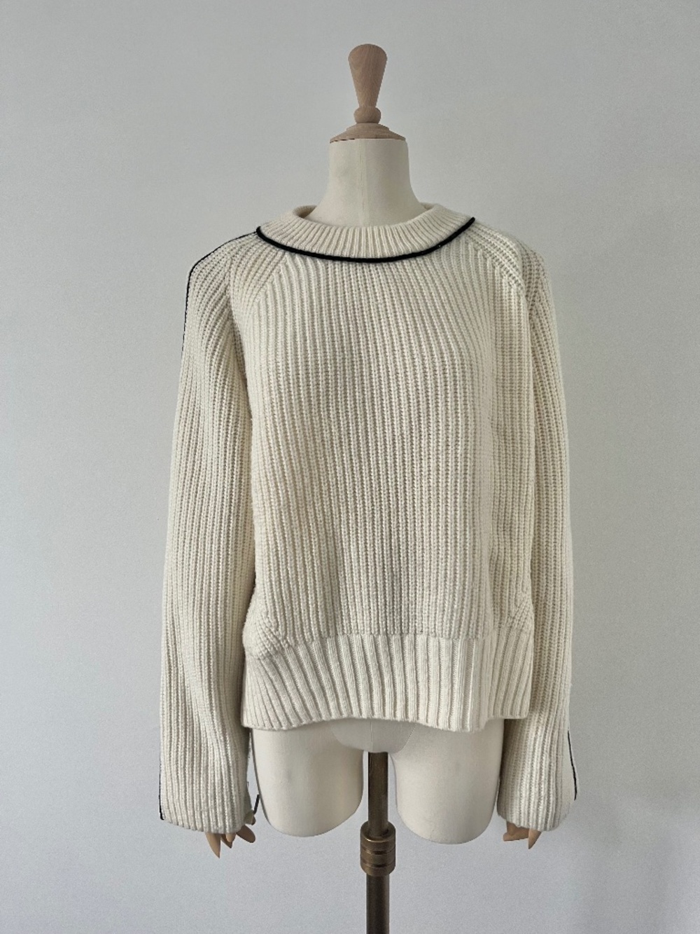 Contrast piping sweater